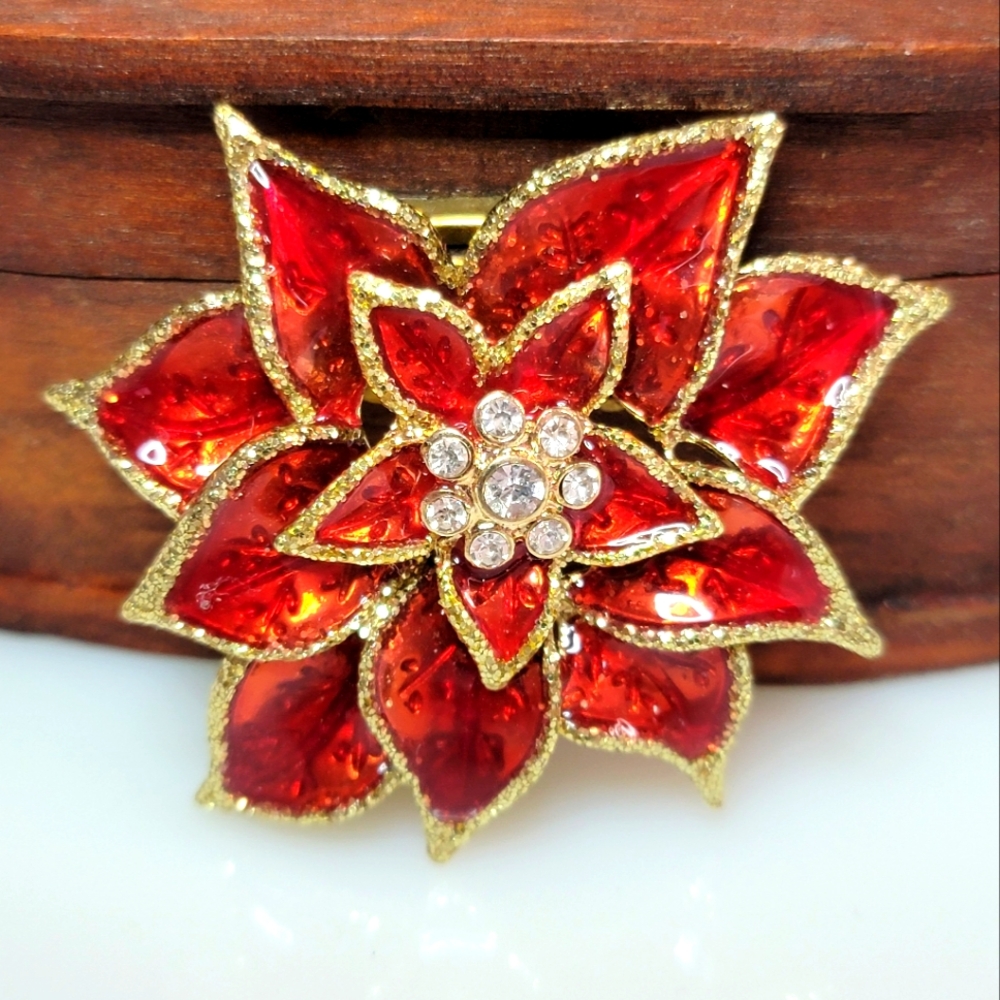 Poinsettia Brooch Pin Christmas Gold Tone Enamel Rhinestone Center 3 Dimensional